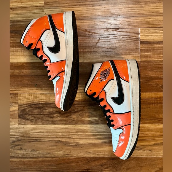 Air Jordan 1 SE Mid “Turf Orange” sz. 9 - Picture 3 of 8